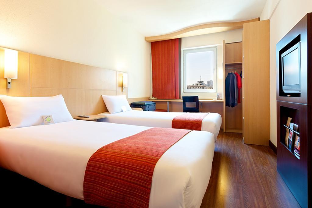 Готель Ibis Luoyang Hi Tech Dev Zone Екстер'єр фото