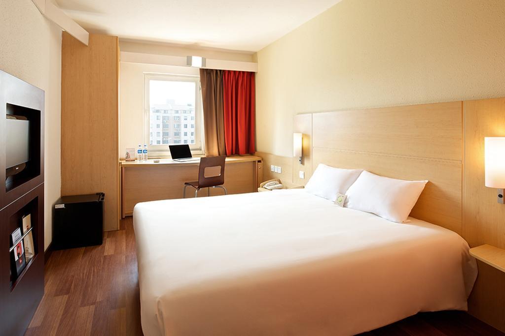 Готель Ibis Luoyang Hi Tech Dev Zone Екстер'єр фото
