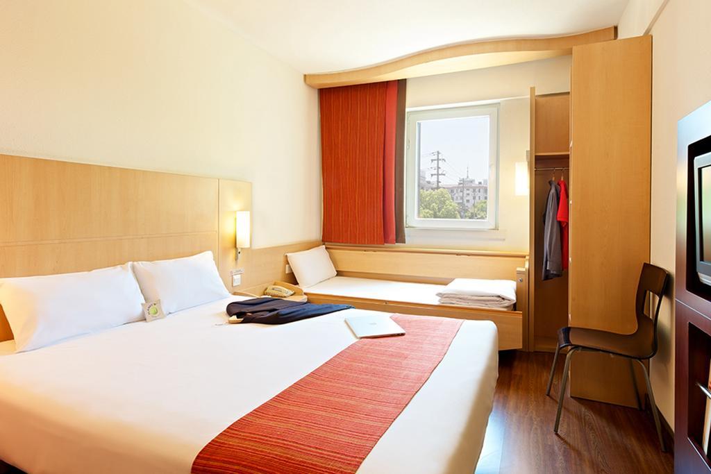 Готель Ibis Luoyang Hi Tech Dev Zone Екстер'єр фото