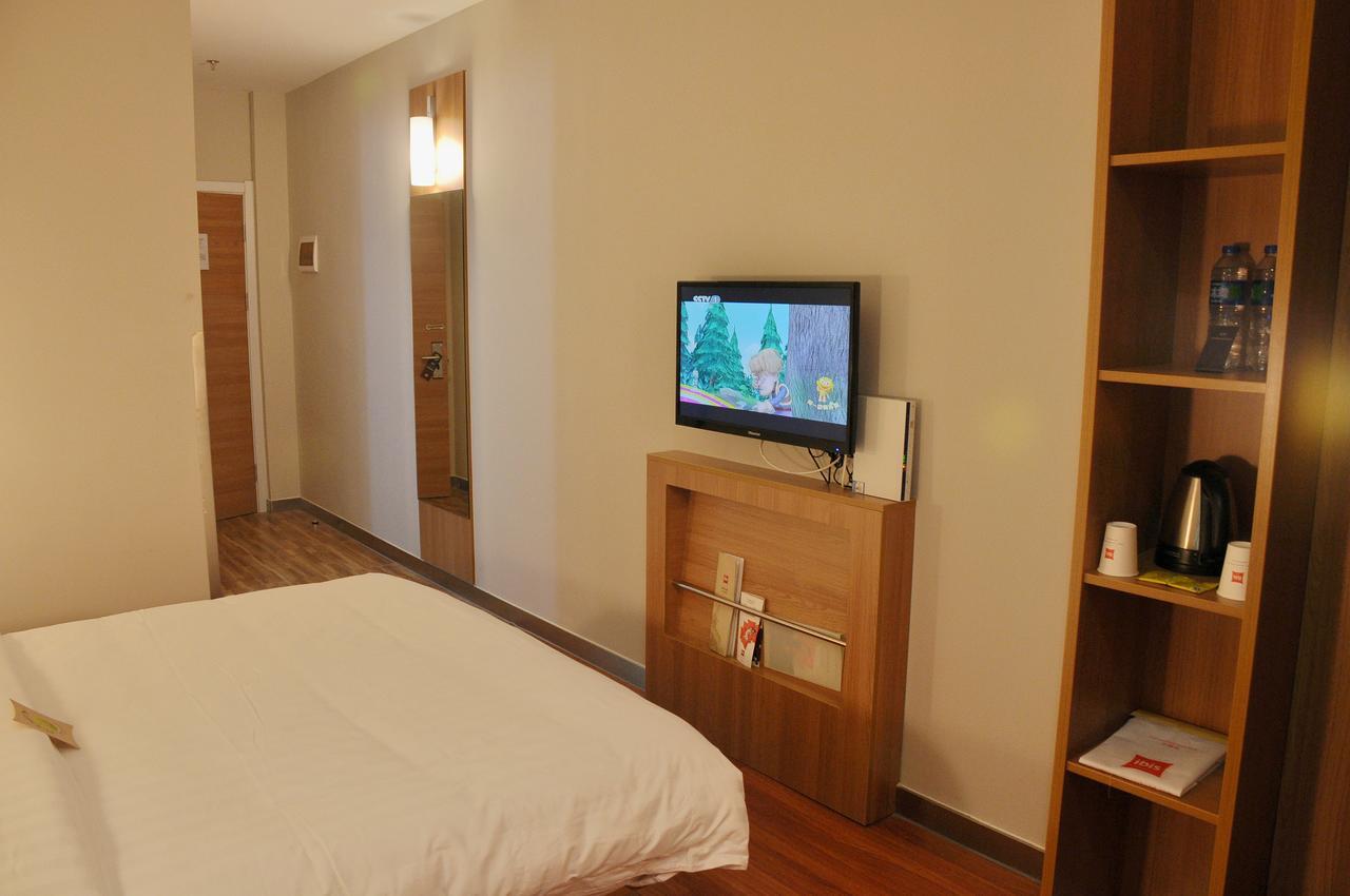 Готель Ibis Luoyang Hi Tech Dev Zone Екстер'єр фото