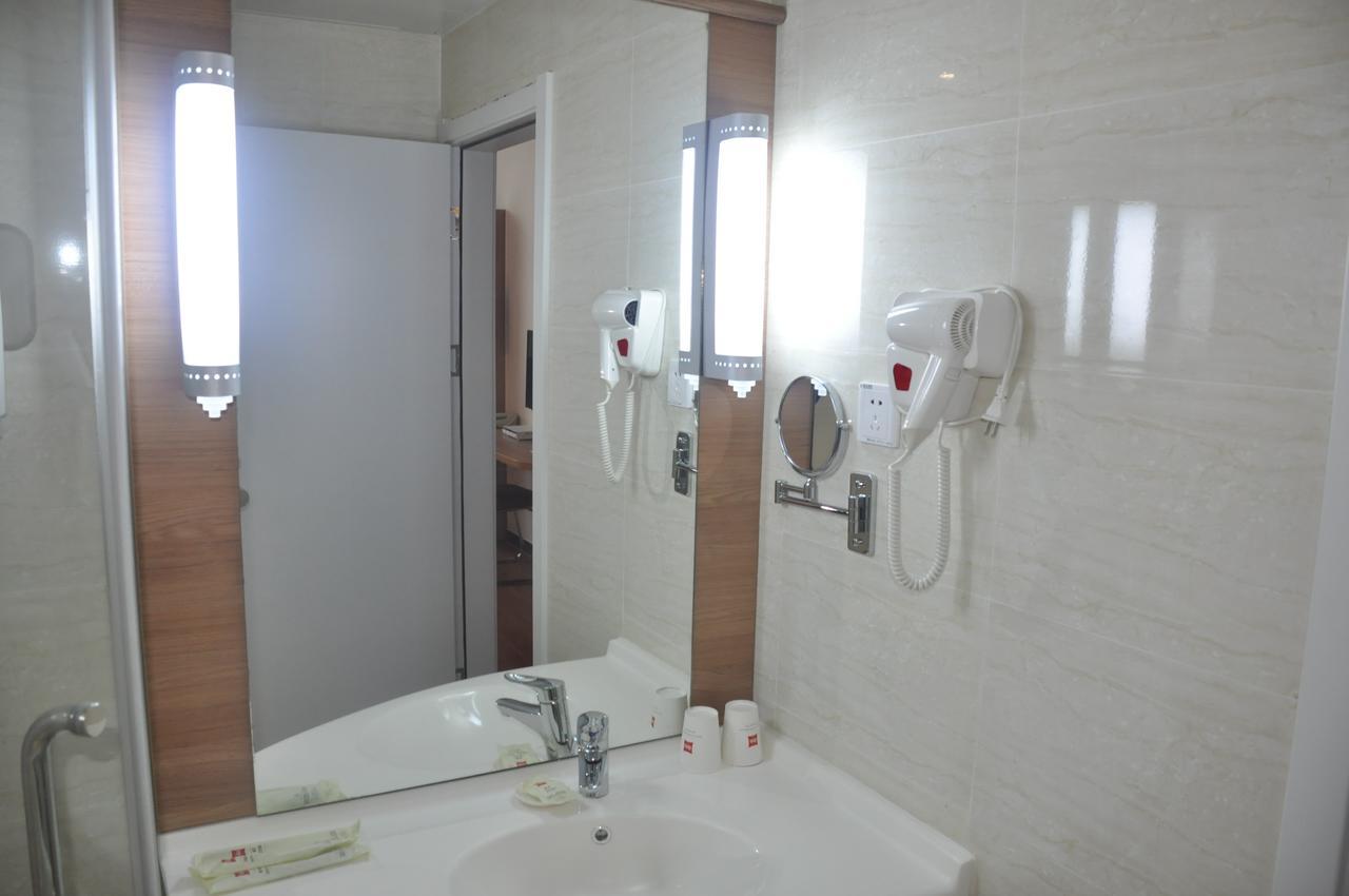 Готель Ibis Luoyang Hi Tech Dev Zone Екстер'єр фото